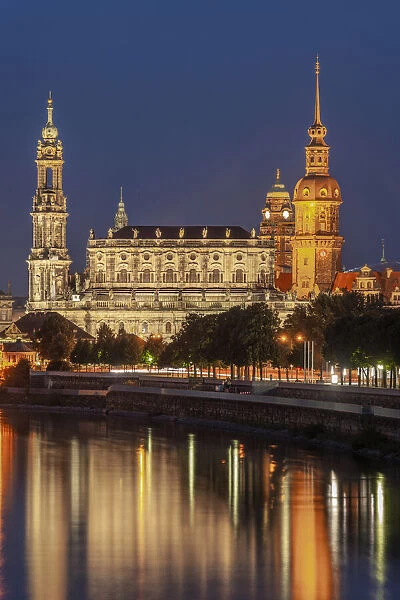 Skyline of Dresden at dusk with Bruehl's Terrace, Academy of Fine Arts, Church of Our Lady, Court Church and river Elbe, Dresden, Saxony, Germany