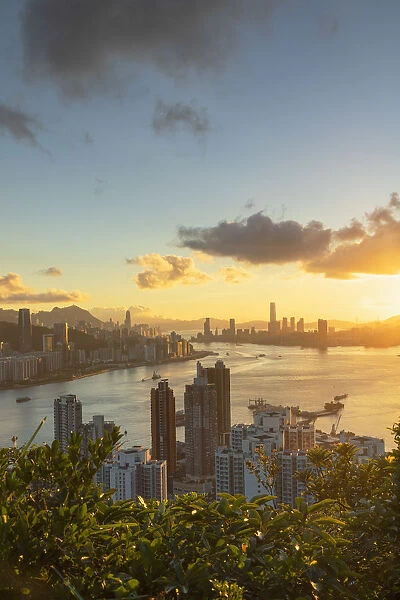Skyline of Hong Kong Island and Kowloon at sunset, Hong Kong