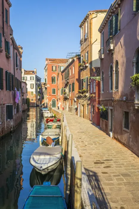 Framed Print : Small canal in Cannaregio area of Venice, Veneto, Italy Framed Print : Small canal in Cannaregio area of Venice, Veneto, Italy