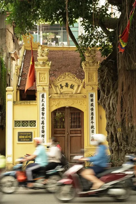 Framed Print : Small Chinese Buddhist temple in the Old Town, Hanoi, Vietnam