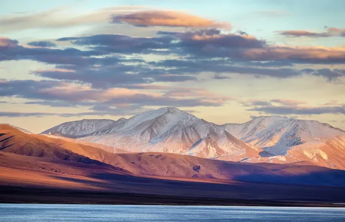 Framed Print : Snow covered mountains on the shore of Tolbo Lake, Western Mongolia, Asia Framed Print : Snow covered mountains on the shore of Tolbo Lake, Western Mongolia, Asia