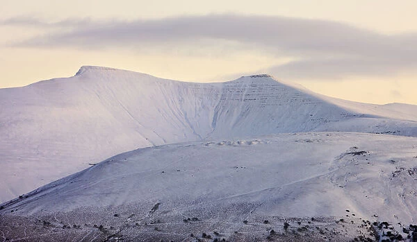 Snow covered Pen y Fan and Corn Du mountains in the Brecon Beacons National Park, Powys, Wales, UK. Winter (January) 2010