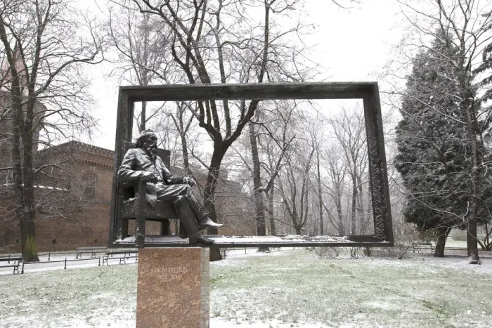 Framed Print : Snow Covered Statue of Polish Painter Jan Matejko, Krakow, Poland, Europe Framed Print : Snow Covered Statue of Polish Painter Jan Matejko, Krakow, Poland, Europe