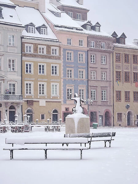 Snow covered Syrenka, Warsaw Mermaid, Old Town Main Market Square, winter, Warsaw, Masovian Voivodeship, Poland