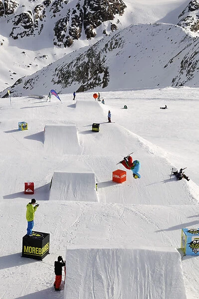 Snowboarder, Funpark, Stubai Glacier, Tyrol, Austria
