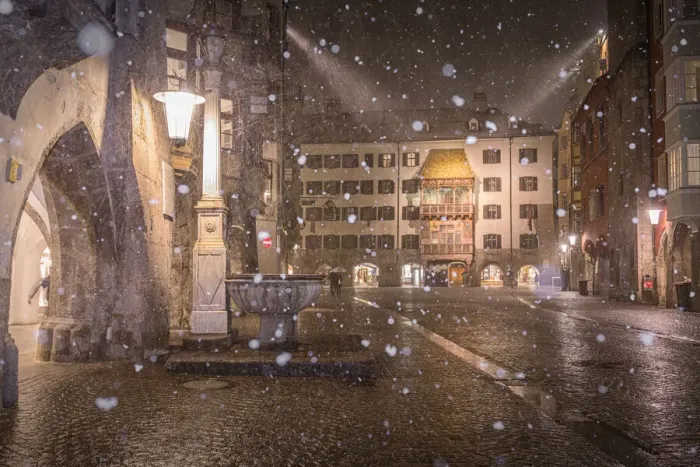 Framed Print : A snowy evening in the inner city of Innsbruck, Tyrol, Austria Framed Print : A snowy evening in the inner city of Innsbruck, Tyrol, Austria