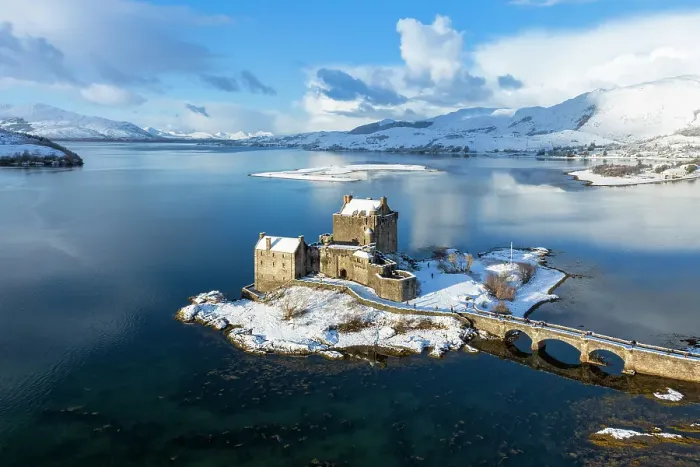 Framed Print : Snowy morning at Eilean Donan Castle on Loch Duich, Dornie, Western Highlands, Scotland, United Kingdom