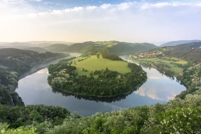 Framed Print : Solenicka Podkova, the Czech Horseshoe Bend on the Vlatva river, Solenice, Central Framed Print : Solenicka Podkova, the Czech Horseshoe Bend on the Vlatva river, Solenice, Central