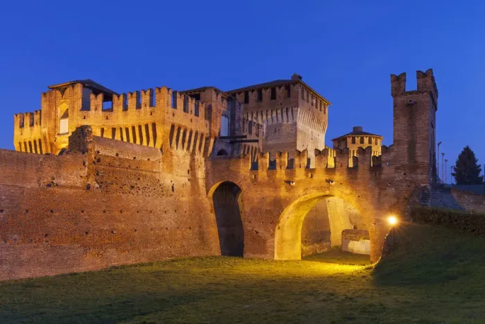 Framed Print : Soncino, Lombardy, Italy. The castle Framed Print : Soncino, Lombardy, Italy. The castle