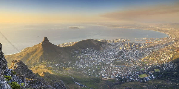 South Africa, Western Cape, Cape Town, Ciy view from Table Mountain