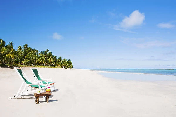 South America, Brazil, Alagoas, Praia do Riacho, sun loungers and cocktails on the