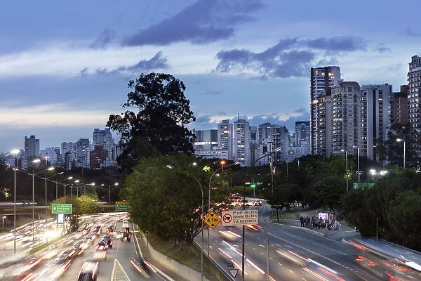 South America, Brazil, Sao Paulo. View of busy traffic on 23 May Avenue