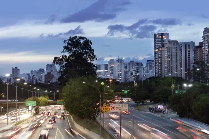 Framed Print : South America, Brazil, Sao Paulo. View of busy traffic on 23 May Avenue Framed Print : South America, Brazil, Sao Paulo. View of busy traffic on 23 May Avenue