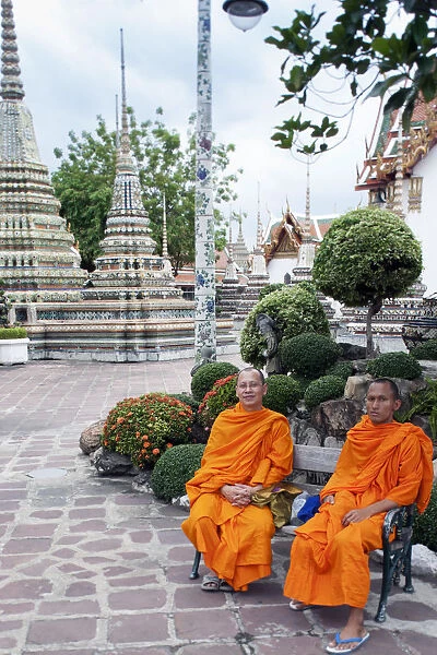 South East Asia, Thailand, Bangkok, Phra Nakhon district, monks at Wat Pho