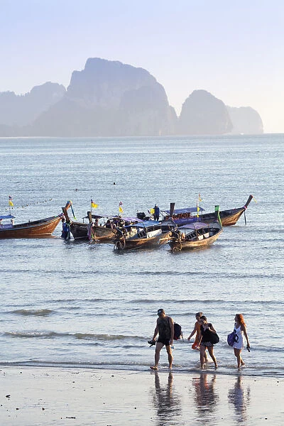 South East Asia, Thailand, Krabi province, Ao Nang, tourists arrive on the beach after