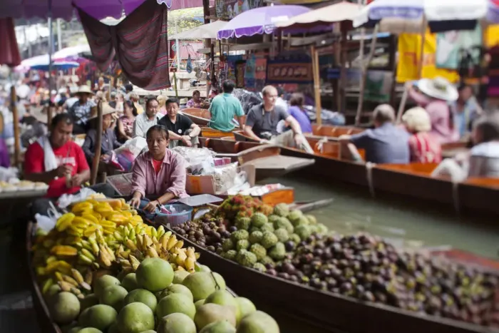 Framed Print : South East Asia, Thailand, Ratchaburi province, fruit vendors at the Damnoen Saduak Framed Print : South East Asia, Thailand, Ratchaburi province, fruit vendors at the Damnoen Saduak