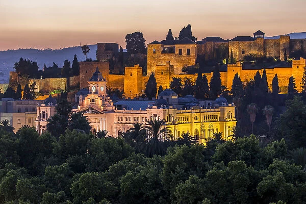 Spagna - Malaga - Vista notturna del Castello gi Gibralfaro e del palazzo del comune