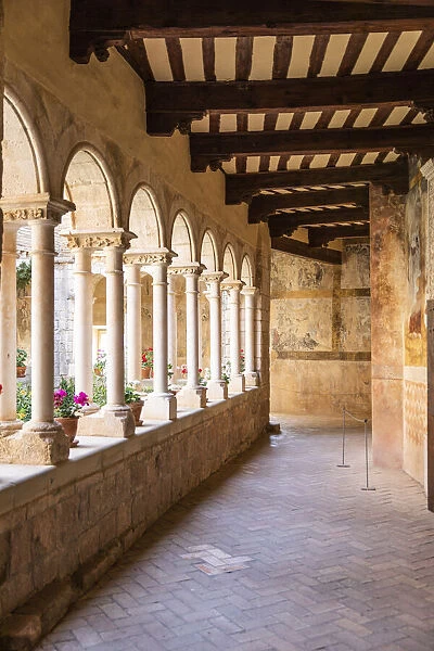 Spain, Aragon, Huesca, Alquezar, The cloister of St Marys collegiate church