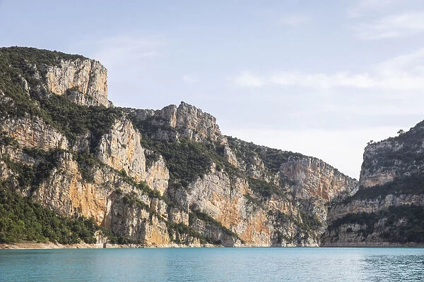 Spain, Aragon, Huesca, Mont-Rebei, Landscape in Montrebeis reservoir