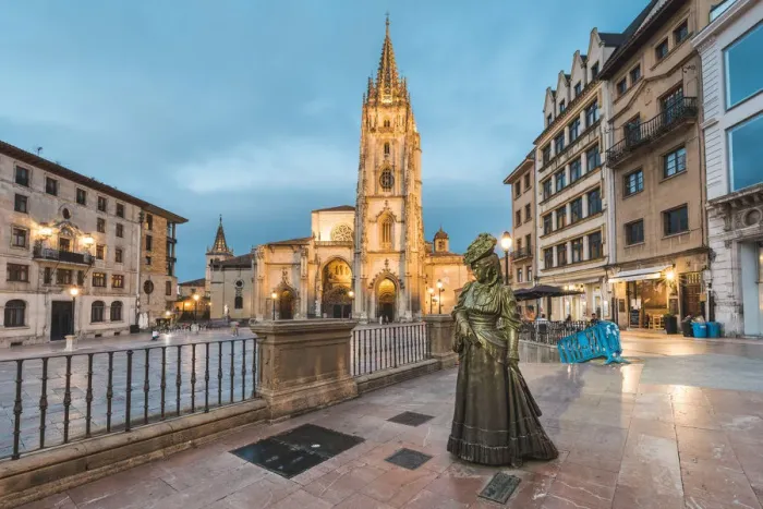 Framed Print : Spain, Asturias, Oviedo. Cathedral of San Salvador, and the Statue of La Regenta