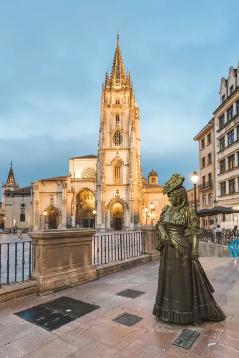 Framed Print : Spain, Asturias, Oviedo. Cathedral of San Salvador, and the Statue of La Regenta Framed Print : Spain, Asturias, Oviedo. Cathedral of San Salvador, and the Statue of La Regenta
