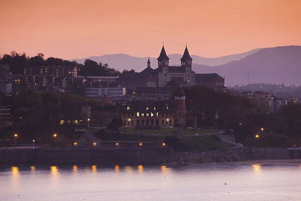 Spain, Basque Country Region, Guipuzcoa Province, San Sebastian, waterfront, buildings