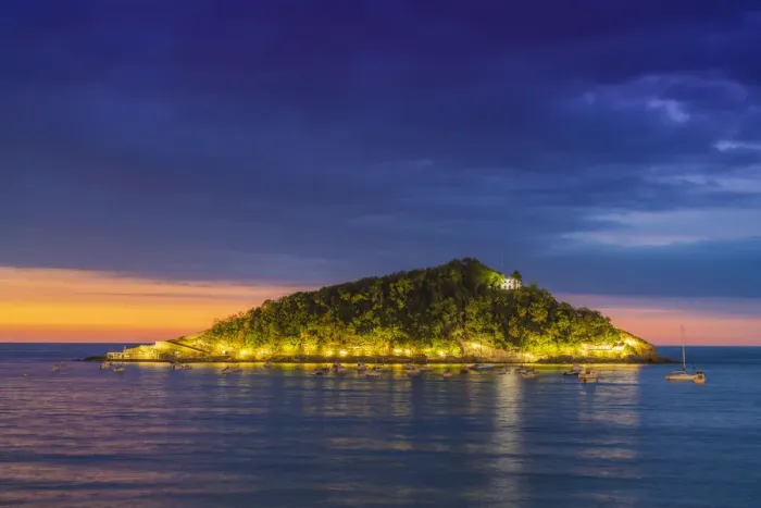 Framed Print : Spain, Basque Country, San Sebastian (Donostia), Santa Clara Island and the Concha Framed Print : Spain, Basque Country, San Sebastian (Donostia), Santa Clara Island and the Concha