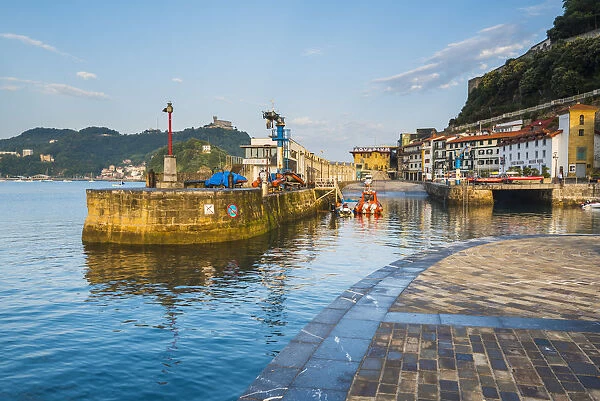 Spain, Basque Country, San Sebastian (Donostia). Harbour and Mount Urgull