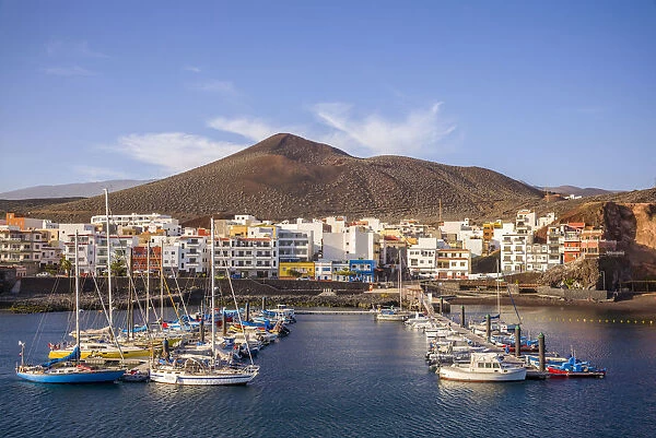 Spain, Canary Islands, El Hierro Island, La Restinga, town view from the port