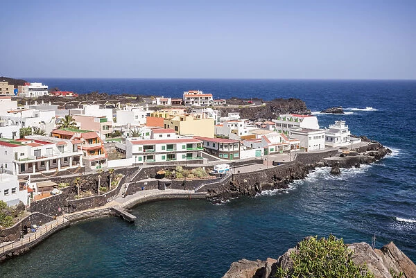 Spain, Canary Islands, El Hierro Island, Tamaduste, elevated village view