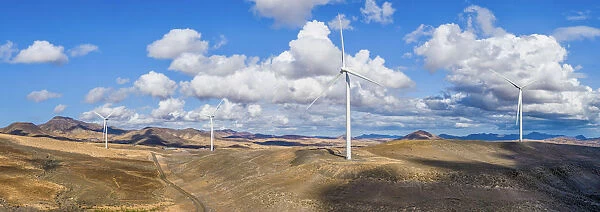 Spain, Canary Islands, Fuerteventura, modern windmill farm