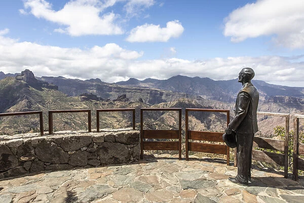 Spain, Canary Islands, Gran Canaria, Artenara, Miguel de Unamuno statue on the viewpoint of the same name