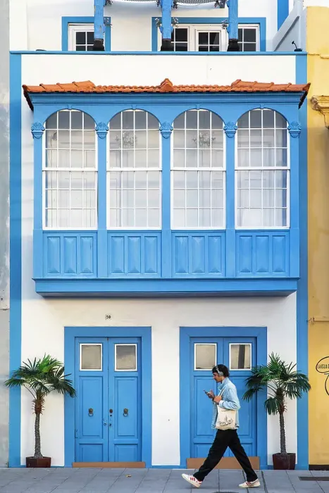 Framed Print : Spain, Canary Islands, La Palma, Characteristic canarian house on the Santa Cruz de La Palma promenade