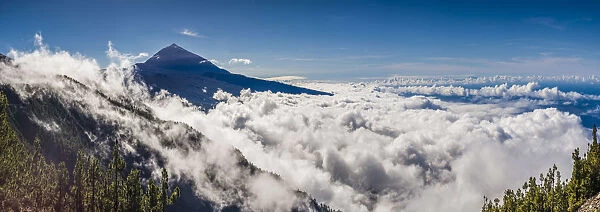 Spain, Canary Islands, Tenerife Island, El Teide Mountain, mountain landscape with fog