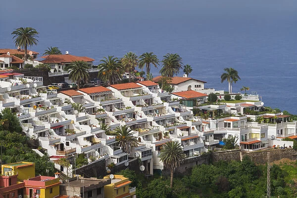 Spain, Canary Islands, Tenerife, Rambla de Castro, elevated view of beach houses
