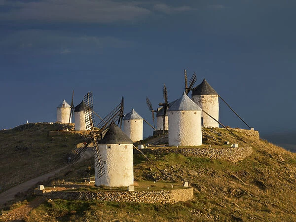 Spain, Castile, La Mancha, Consuegra, Windmills at sunset