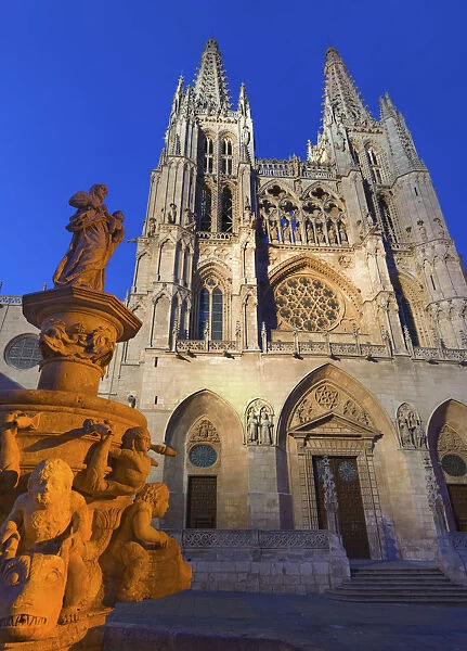 Spain, Castile and Leon, Burgos, Saint Mary of Burgos cathedral illuminated at night