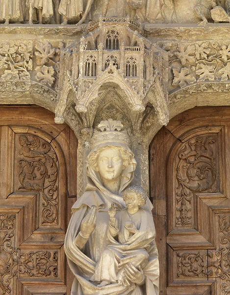 Spain, Castile and Leon, Leon, Santa Maria de Leon Cathedral, detail by entrance