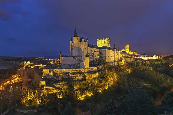 Spain, Castile and Leon, Segovia, the Alcazar and cathedral at night