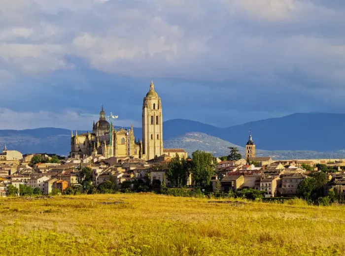 Framed Print : Spain, Castile and Leon, Segovia, View of the Cathedral and the Old Town Framed Print : Spain, Castile and Leon, Segovia, View of the Cathedral and the Old Town