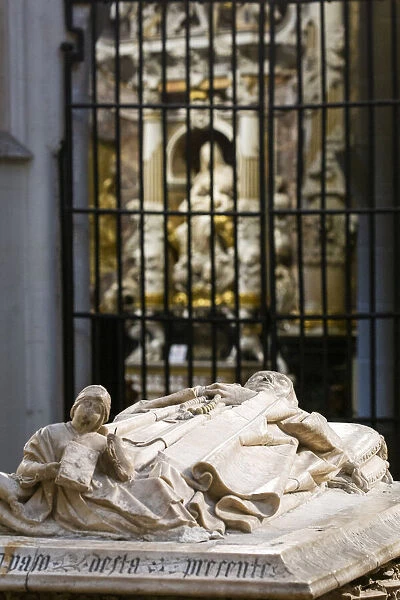 Spain, Castilla-La Mancaha, Toledos Cathedral, The tomb of Juana de Pimentel in the