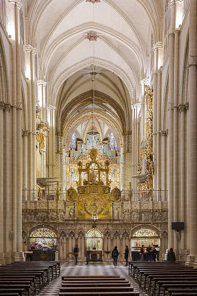 Spain, Castilla-La Mancaha, Toledos Cathedral, View of the central nave