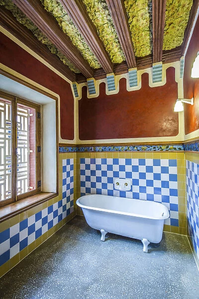 Spain, Catalonia, Barcelona, Casa Vicens, Bathroom at the 1st floor