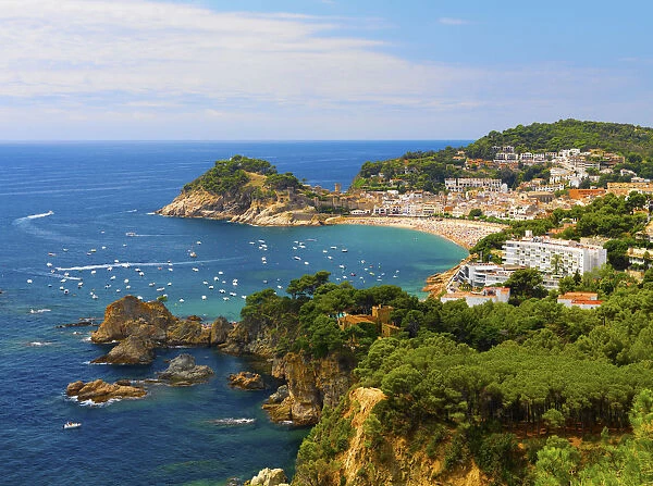 Spain, Catalonia, Costa Brava, Tossa de Mar, Overview of bay