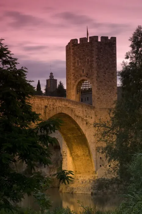 Framed Print : Spain, Catalunia (Catalunya), Besalu, Pont Vell (Old Bridge) over Fluvia River