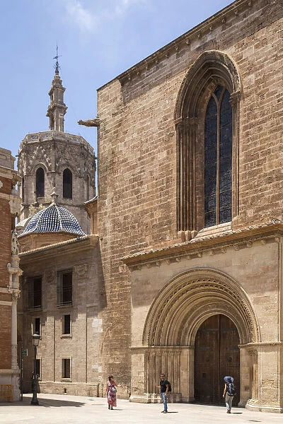 Spain, Comunidad Valenciana, Lateral faazade of the St Mary Cathedral