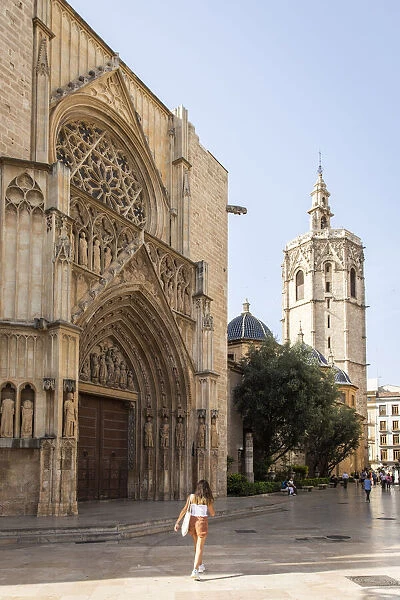 Spain, Comunidad Valenciana, Valencia, The Apostles door of the Cathedral