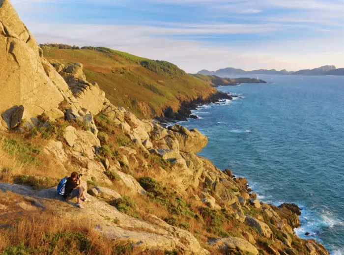 Framed Print : Spain, Galicia, Cangas, Man photographing view (MR) Framed Print : Spain, Galicia, Cangas, Man photographing view (MR)