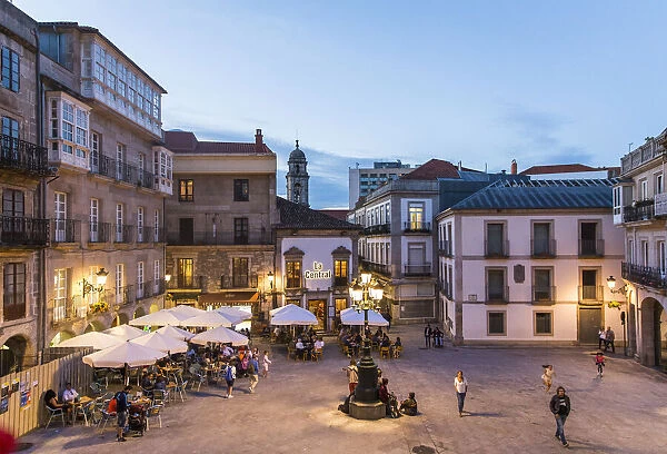 Spain, Galicia, Vigo, Plaza de la Constituciaon by night