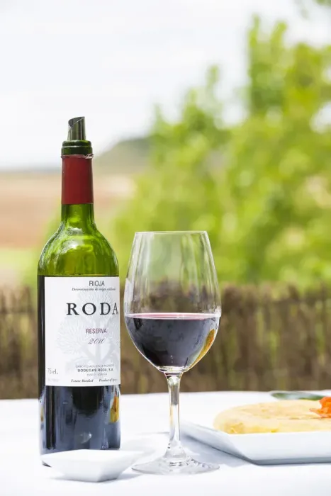 Framed Print : Spain, La Rioja, Haro. Lunch at Roda, a modern Rioja winery Framed Print : Spain, La Rioja, Haro. Lunch at Roda, a modern Rioja winery